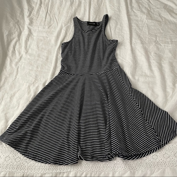 MINKPINK XS Black & White Striped Skater Dress Mini - Picture 1 of 5